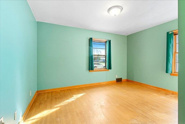 1107 E Mitchell Avenue, Waterloo, IA 50702