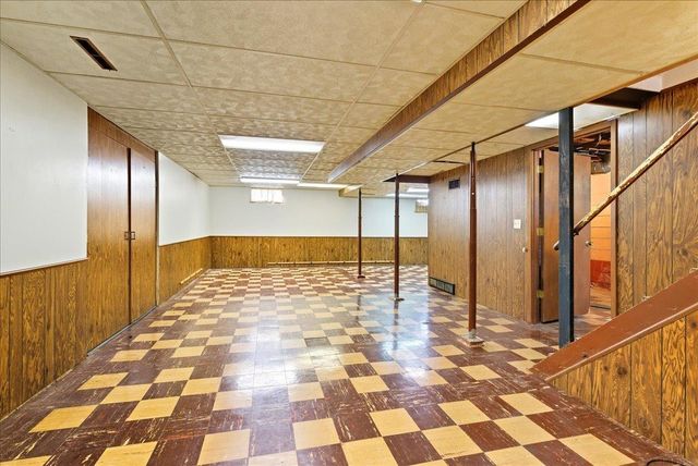 1107 E Mitchell Avenue, Waterloo, IA 50702