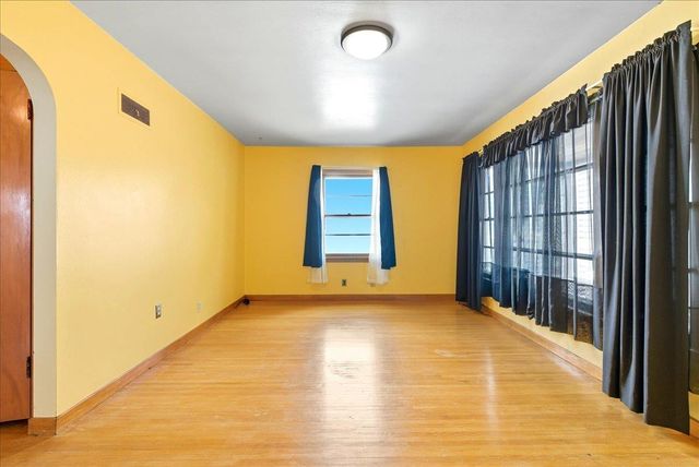 1107 E Mitchell Avenue, Waterloo, IA 50702