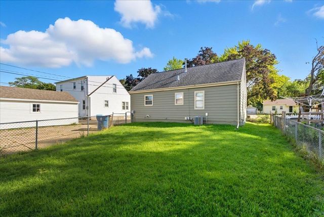 1107 E Mitchell Avenue, Waterloo, IA 50702