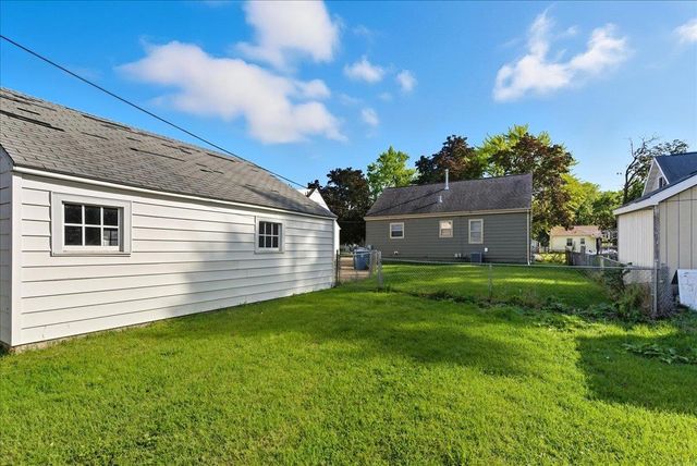 1107 E Mitchell Avenue, Waterloo, IA 50702