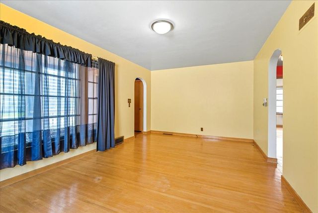 1107 E Mitchell Avenue, Waterloo, IA 50702