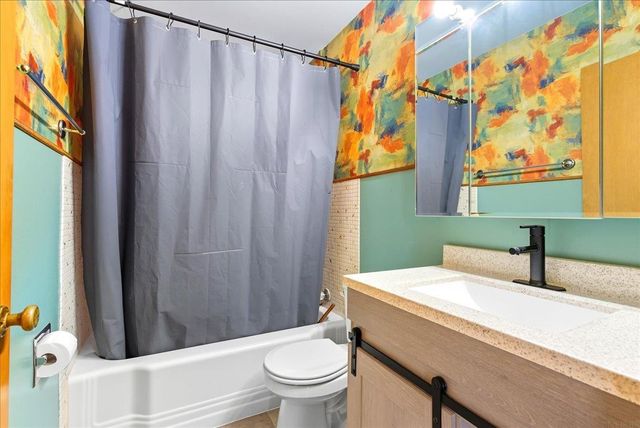 1107 E Mitchell Avenue, Waterloo, IA 50702