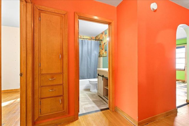 1107 E Mitchell Avenue, Waterloo, IA 50702