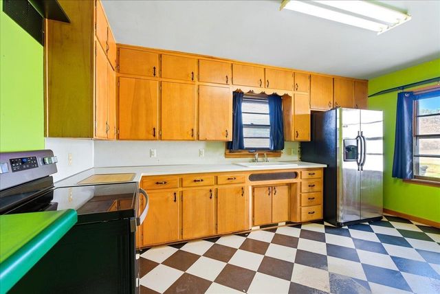 1107 E Mitchell Avenue, Waterloo, IA 50702