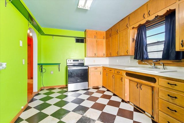 1107 E Mitchell Avenue, Waterloo, IA 50702