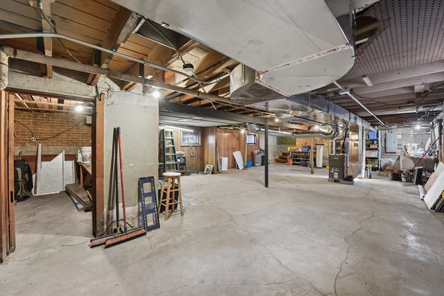 427 S Cornell Avenue, Villa Park, IL 60181