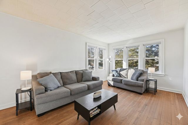 427 S Cornell Avenue, Villa Park, IL 60181