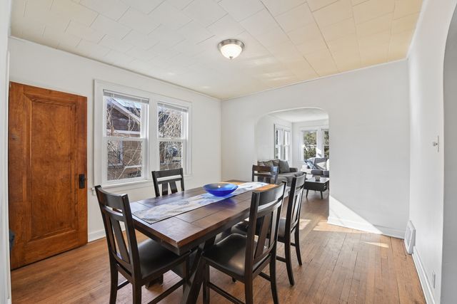 427 S Cornell Avenue, Villa Park, IL 60181