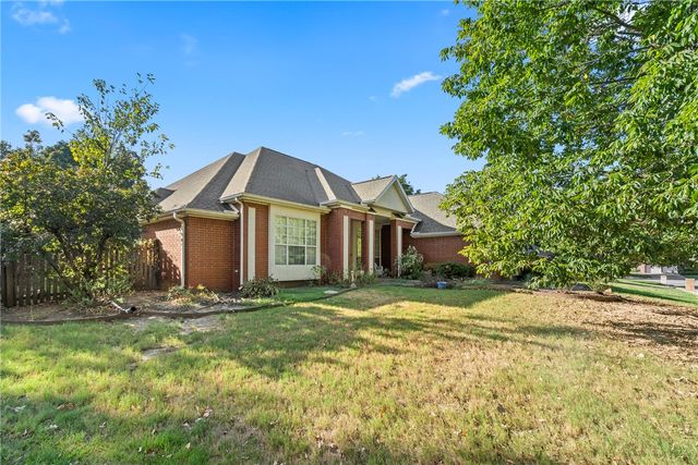 1631 N Arthurs Court, Fayetteville, AR 72701