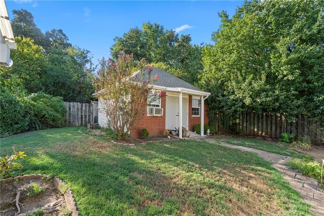 1631 N Arthurs Court, Fayetteville, AR 72701