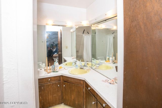 4904 Cambridge Way, Anchorage, AK 99503