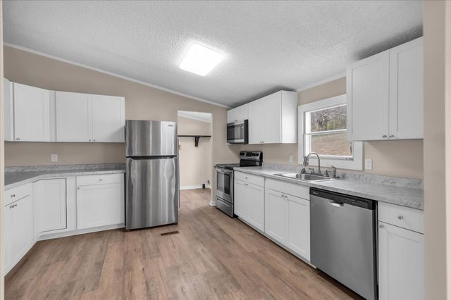 2096 Coleman Rd, Cornersville, TN 37047