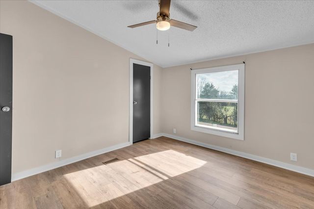 2096 Coleman Rd, Cornersville, TN 37047