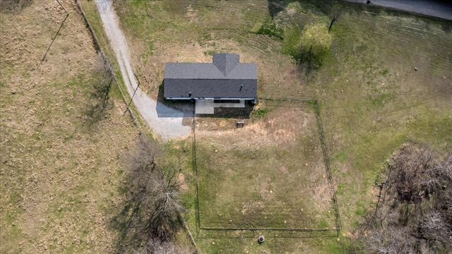 2096 Coleman Rd, Cornersville, TN 37047