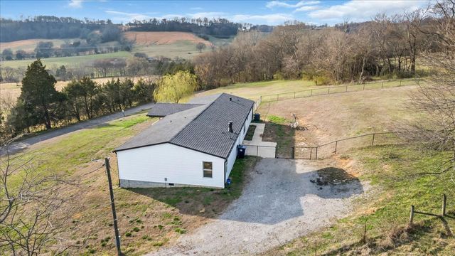 2096 Coleman Rd, Cornersville, TN 37047