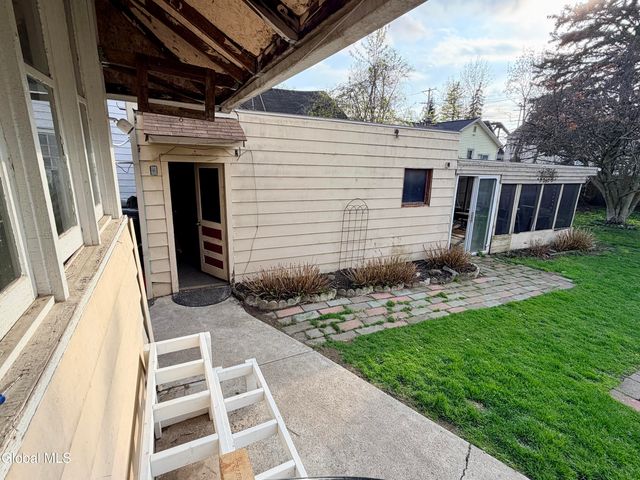 8 First Street, Waterford, NY 12188