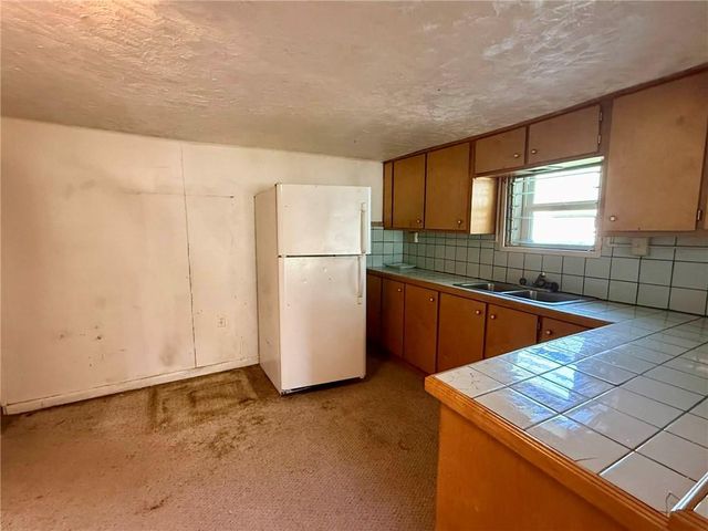 215 W 3rd Street, Tonganoxie, KS 66086