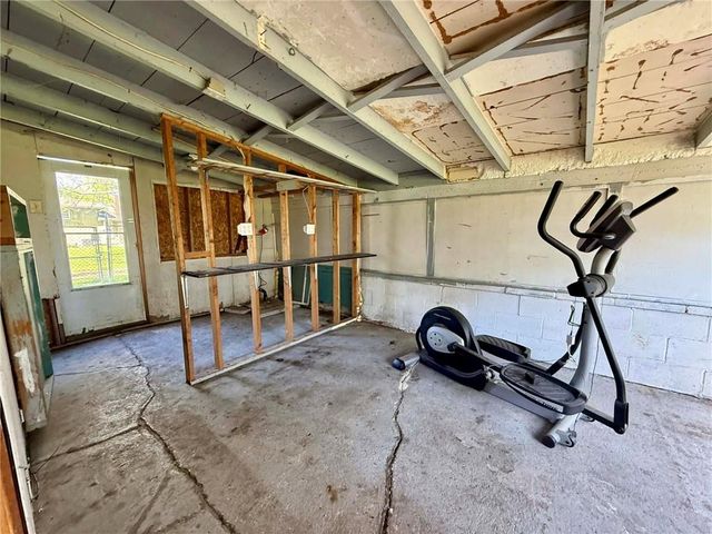 215 W 3rd Street, Tonganoxie, KS 66086