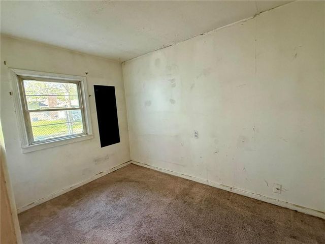 215 W 3rd Street, Tonganoxie, KS 66086
