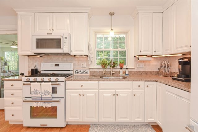 7 Lynch Ave, Dedham, MA 02026