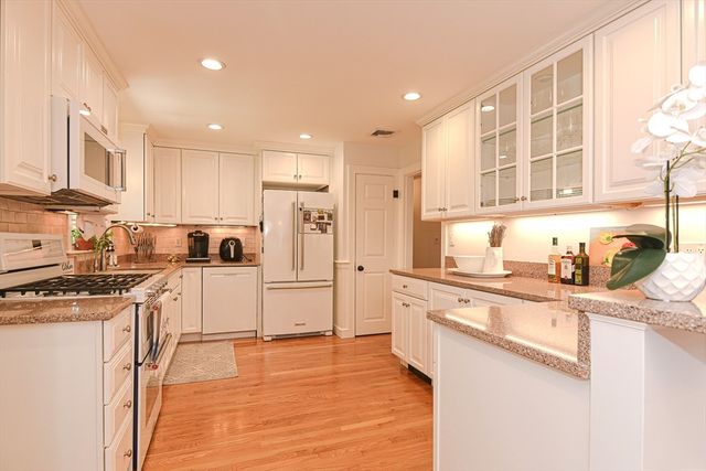 7 Lynch Ave, Dedham, MA 02026