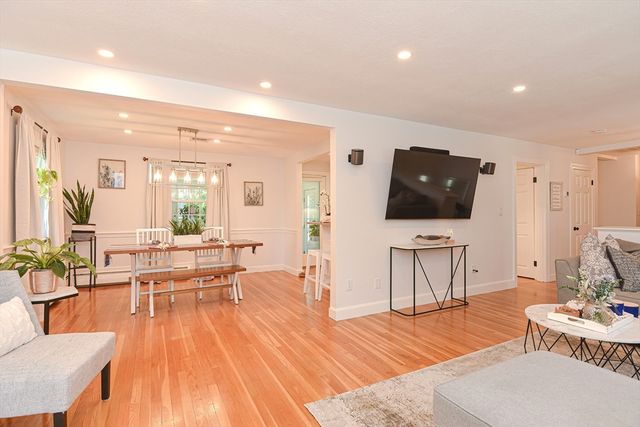 7 Lynch Ave, Dedham, MA 02026