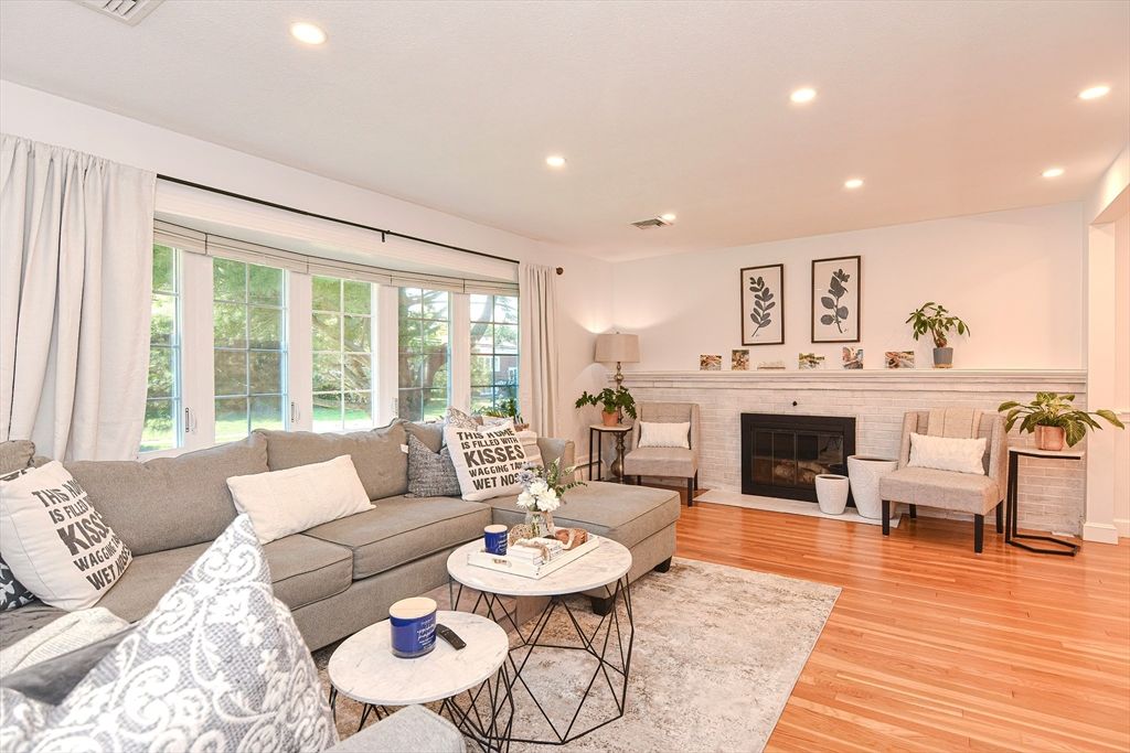 7 Lynch Ave, Dedham, MA 02026