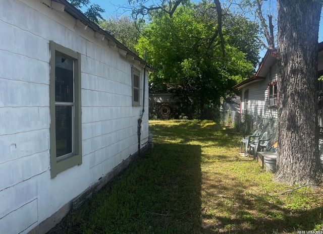 811 Theo Pwy, San Antonio, TX 78210