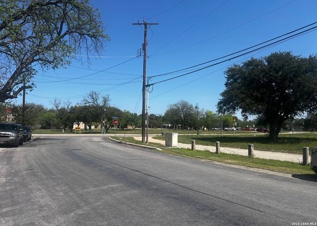 811 Theo Pwy, San Antonio, TX 78210