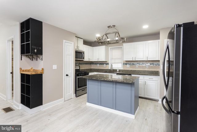 7324 SCHOOL LN, Dundalk, MD 21222