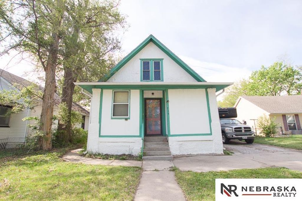715 W Q Street, Lincoln, NE 68528