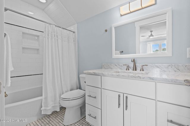 111 SE 41st Street, Oak Island, NC 28465