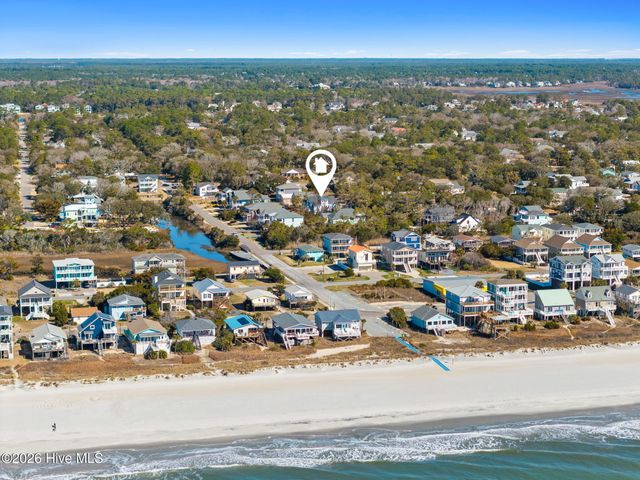 111 SE 41st Street, Oak Island, NC 28465