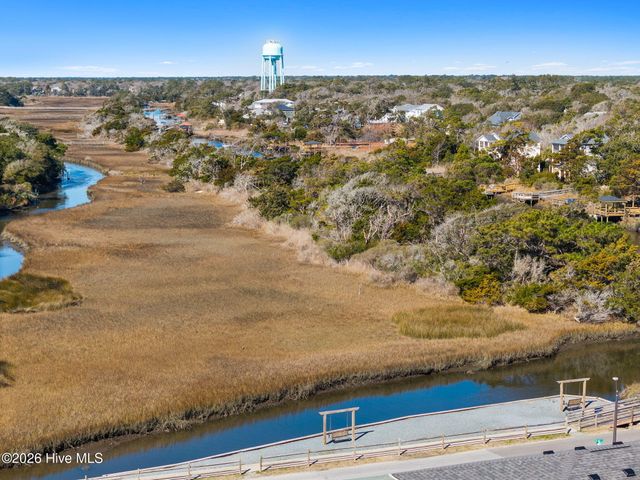 111 SE 41st Street, Oak Island, NC 28465