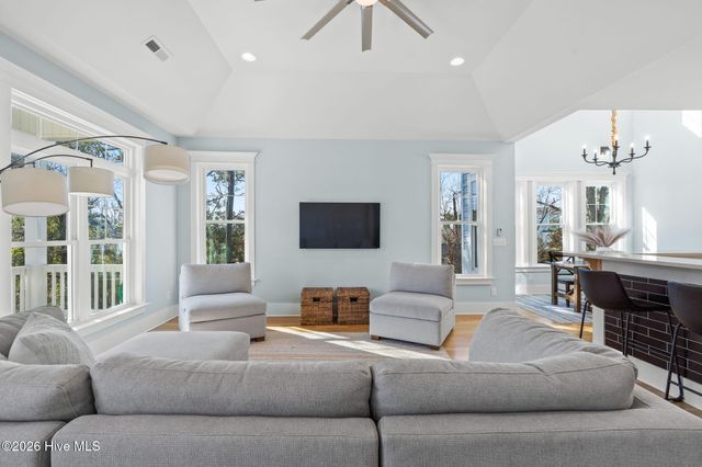 111 SE 41st Street, Oak Island, NC 28465