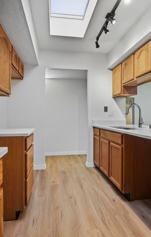 32 Calle Playa Del Sol NE, Albuquerque, NM 87109