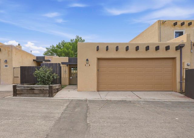 32 Calle Playa Del Sol NE, Albuquerque, NM 87109