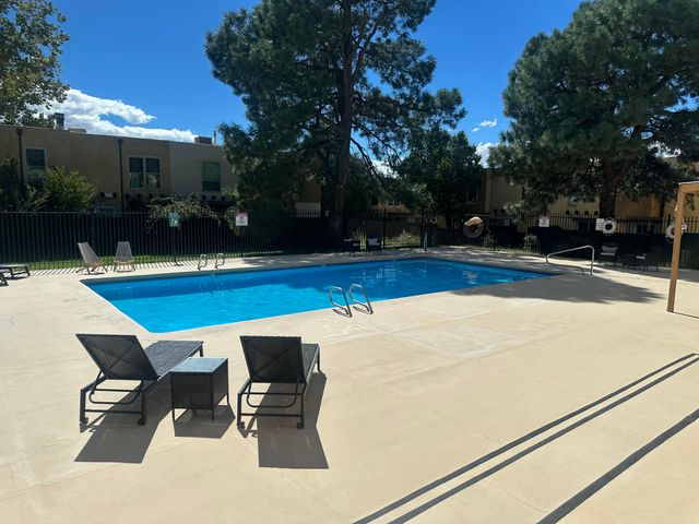 32 Calle Playa Del Sol NE, Albuquerque, NM 87109