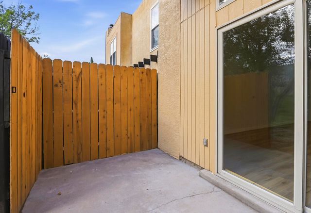 32 Calle Playa Del Sol NE, Albuquerque, NM 87109