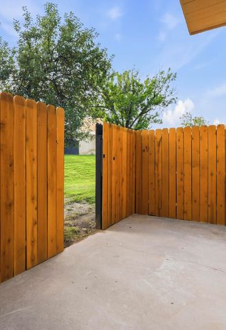 32 Calle Playa Del Sol NE, Albuquerque, NM 87109