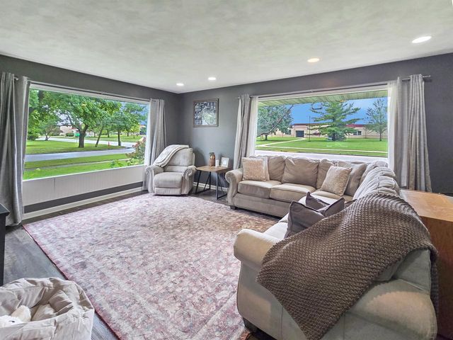 230 Devils LANE, Walworth, WI 53184
