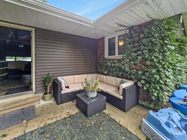 230 Devils LANE, Walworth, WI 53184