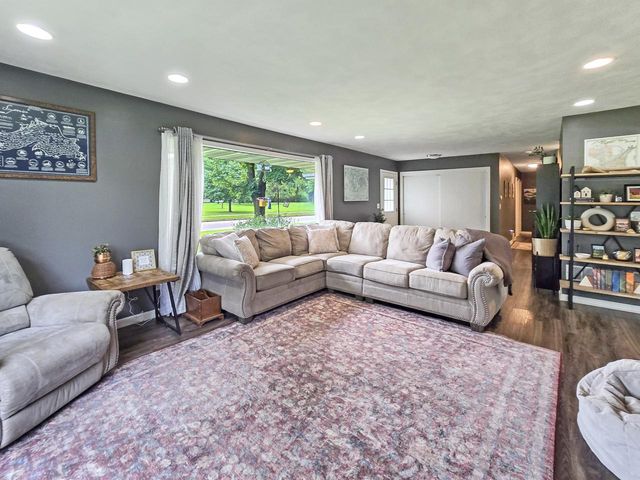 230 Devils LANE, Walworth, WI 53184