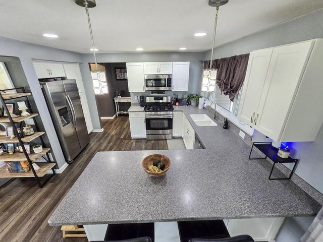 230 Devils LANE, Walworth, WI 53184