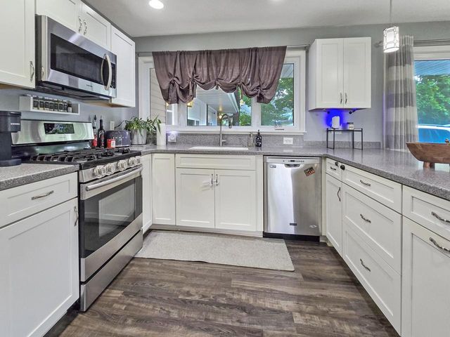 230 Devils LANE, Walworth, WI 53184