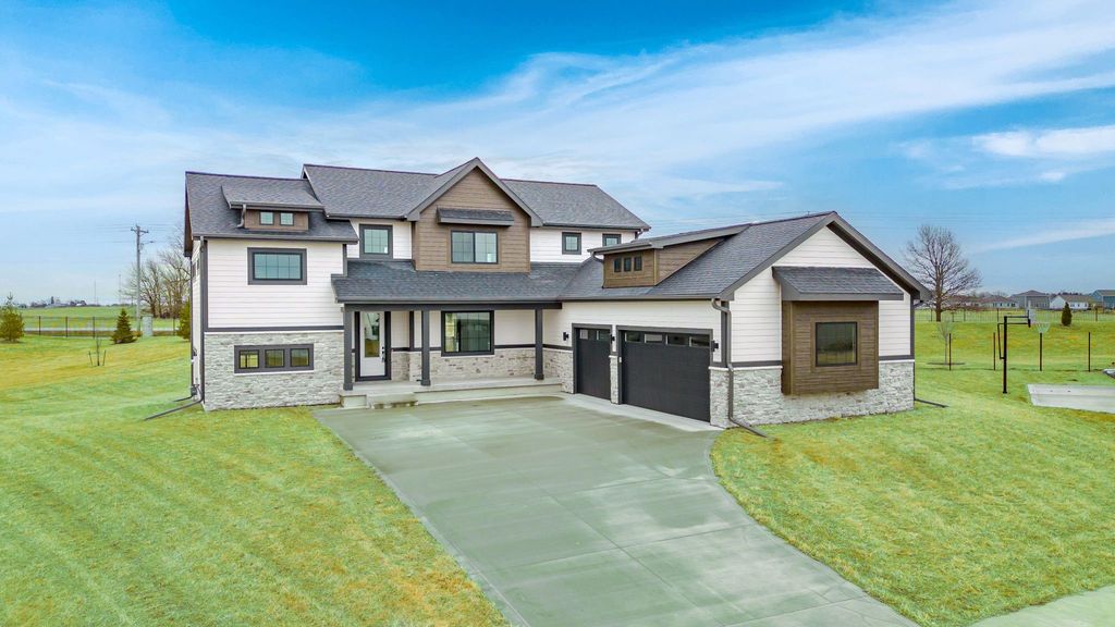 1010 NE 59th Court, Ankeny, IA 50021