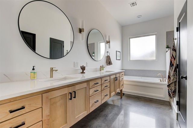 11800 SW 114th Circle, Mustang, OK 73064