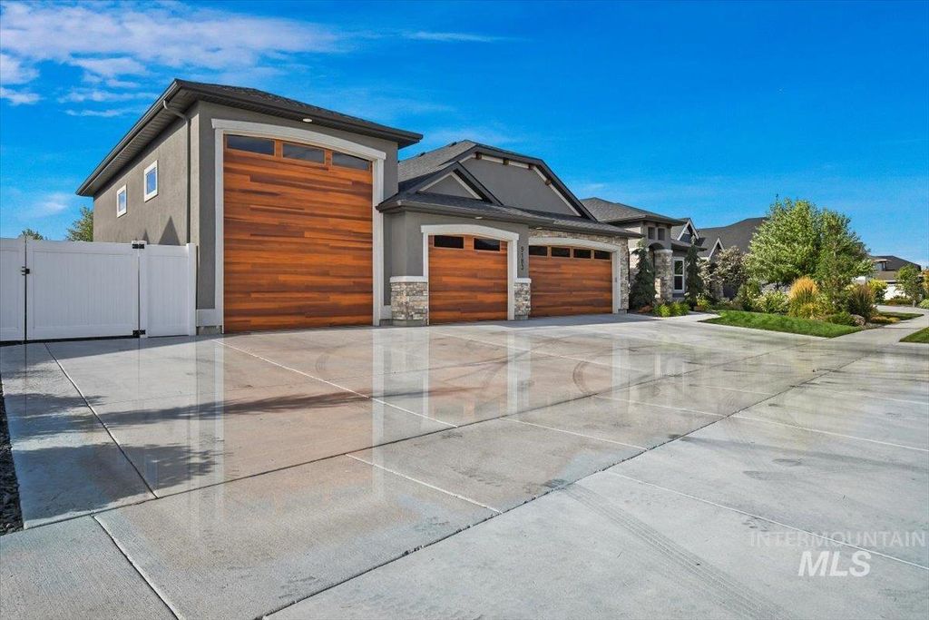 9183 W Sparks Lake Dr, Boise, ID 83714