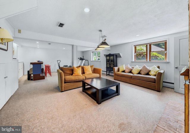 516 RUXTON DR, Wilmington, DE 19809